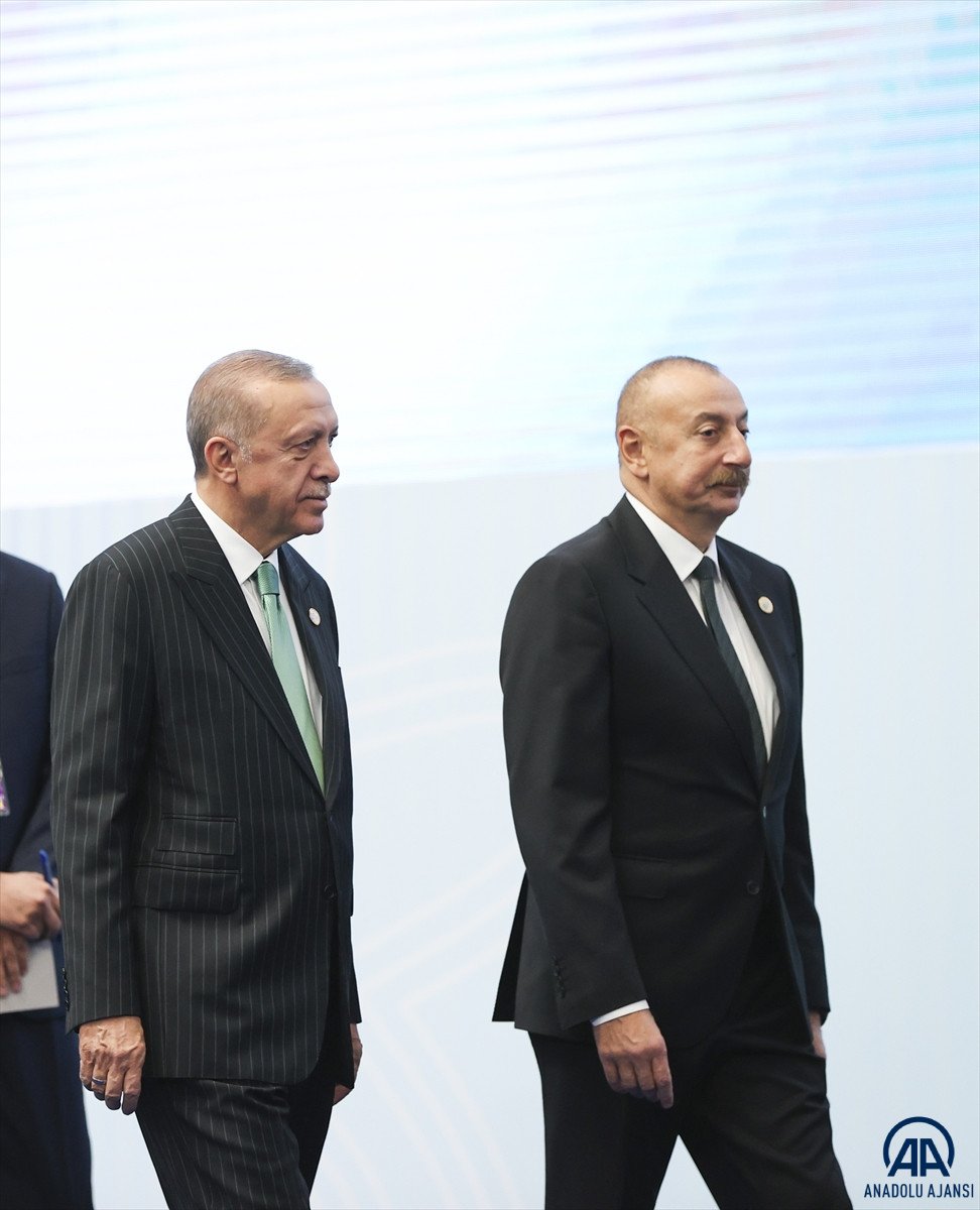 Cumhurbaşkanı Erdoğan, liderlerle aile fotoğraf çekimine katıldı #5
