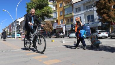 Konya'da çevreci kaymakam, görevine bisikletiyle gidiyor