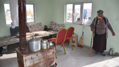 Kars'ta yaşlı çift, kış öncesi hayırsever desteğiyle hayallerindeki eve kavuştu