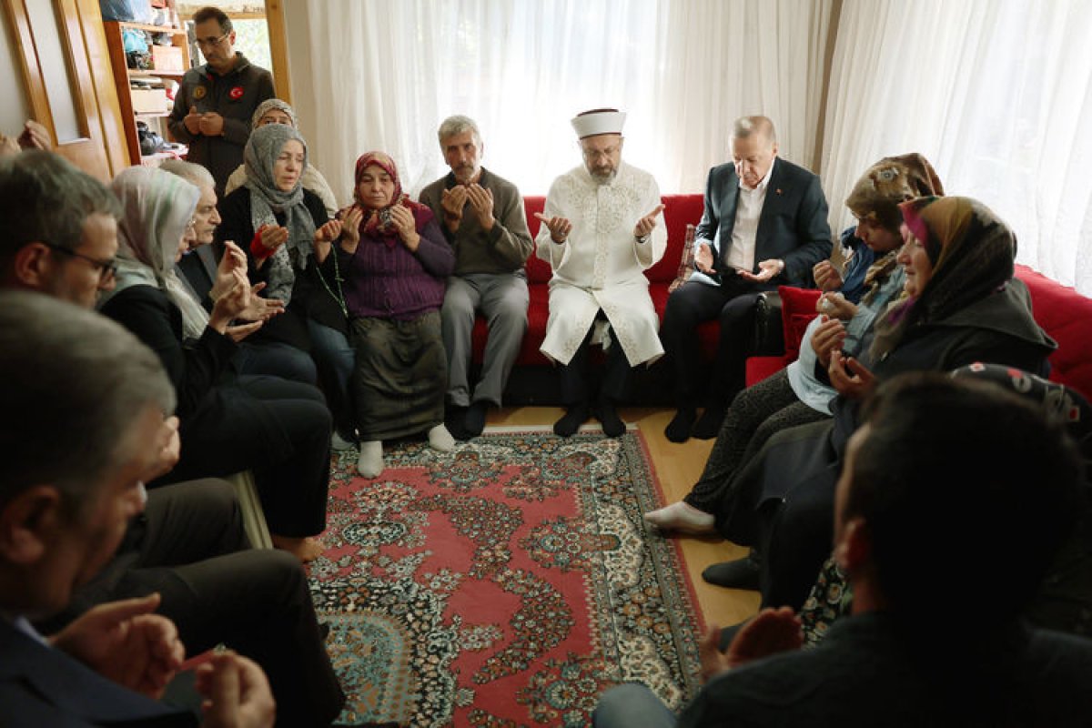 Cumhurbaşkanı Erdoğan dan maden şehidi ailesine ziyaret #2