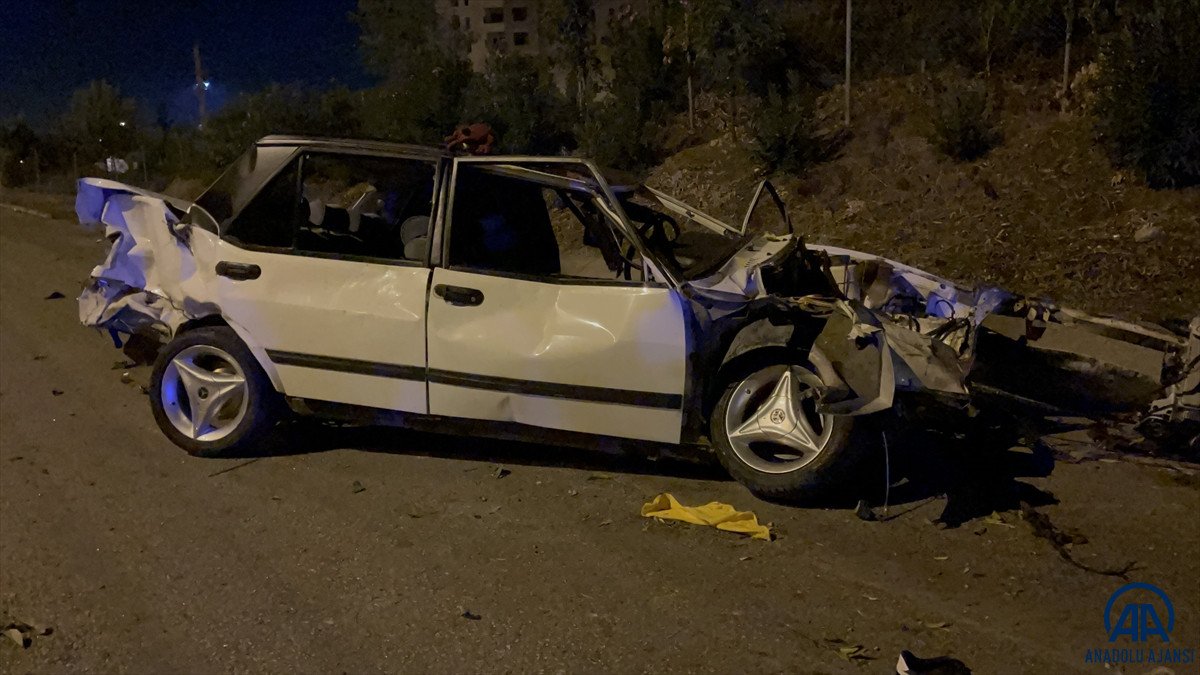 Adana da otomobil devrildi: 1 ölü, 1 yaralı #2