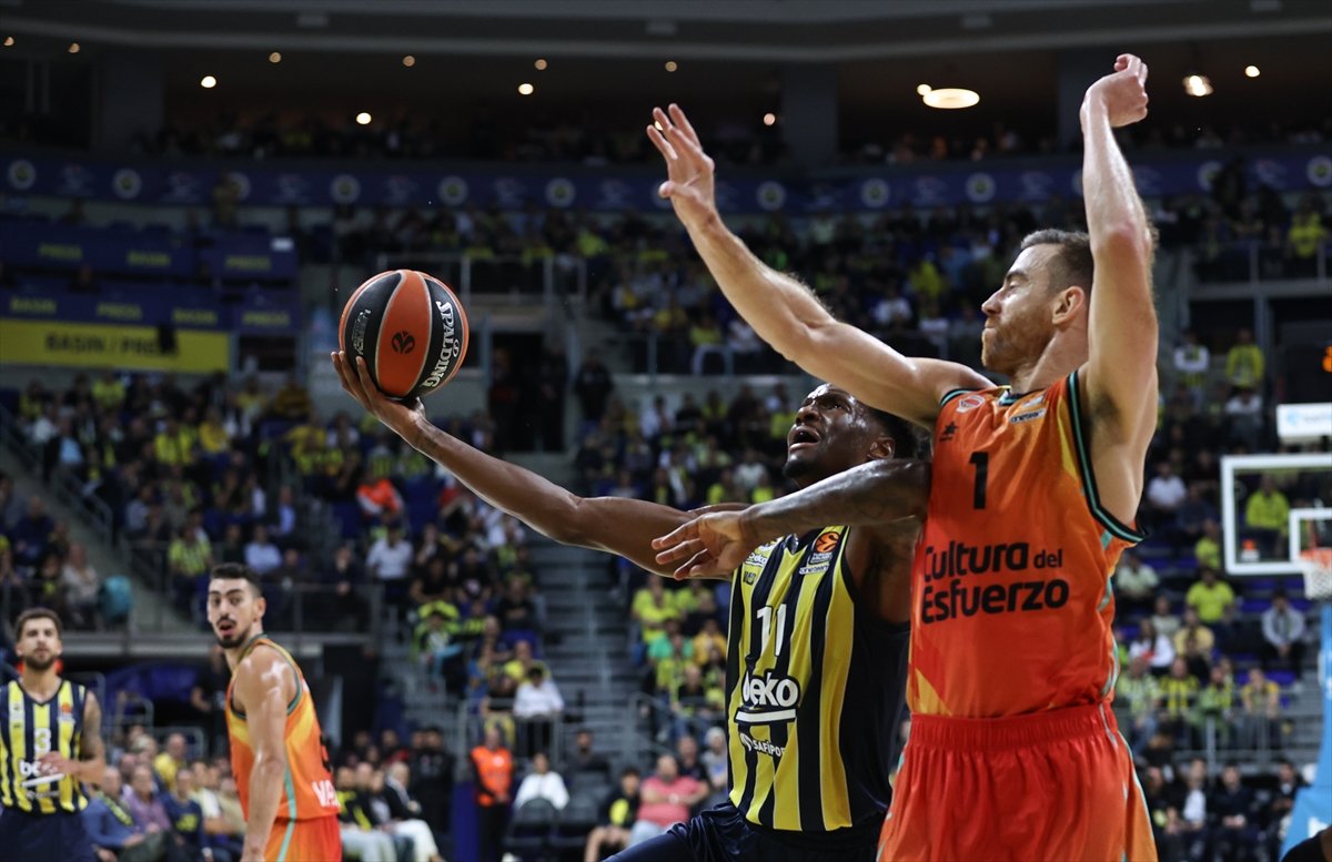 Fenerbahçe EuroLeague de 4 te 4 yaptı #1