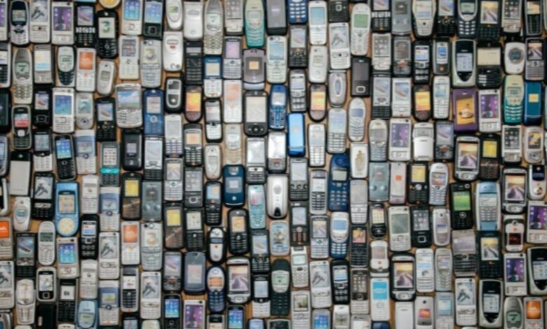 Eski cep telefonları alışveriş sitelerinde astronomik fiyata satılıyor