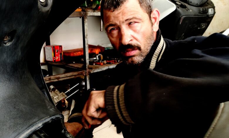 Bursa'da gözleri görmeyen motosiklet tamircisi