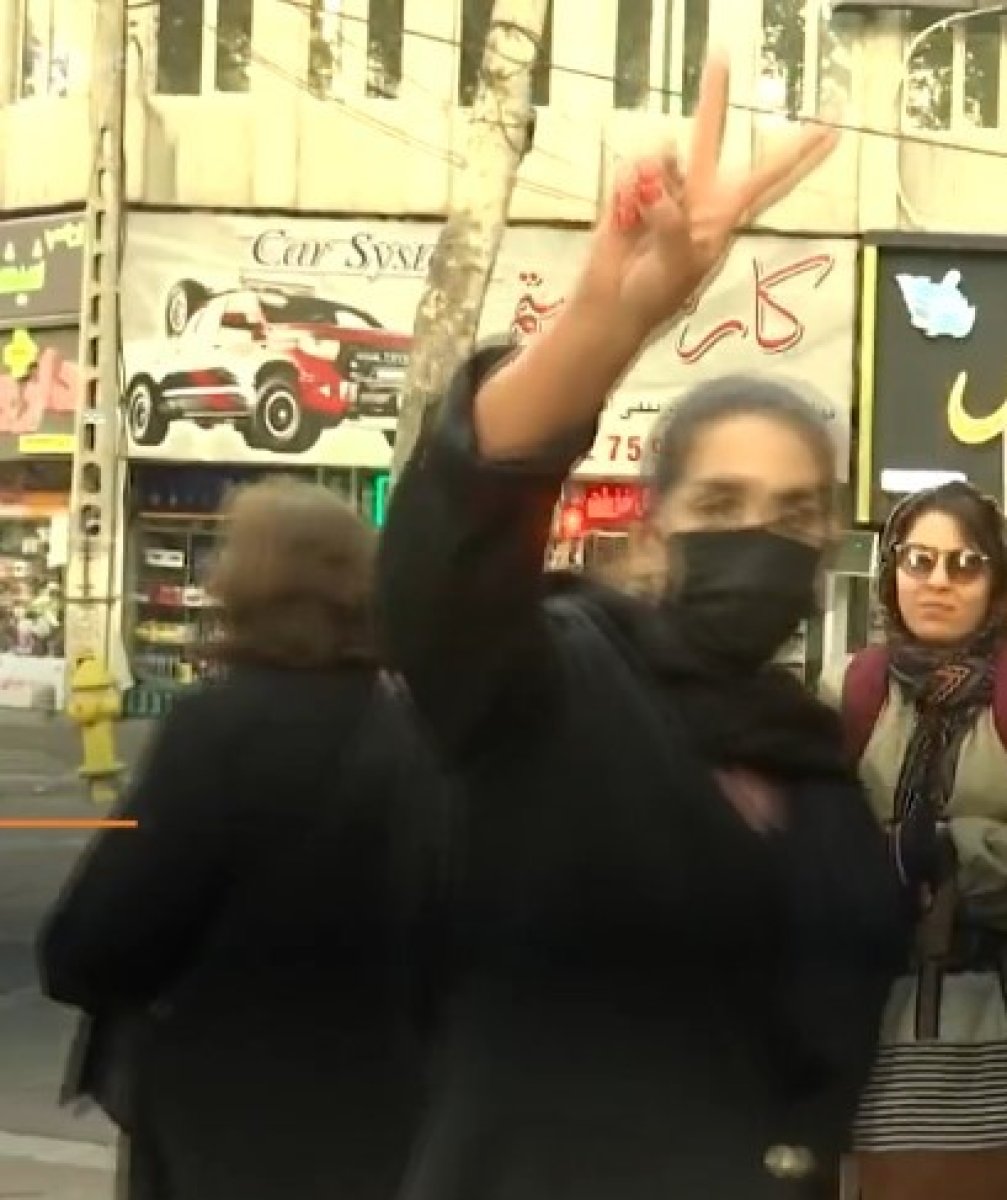 İran da kadınlar, başörtüsü yasağını fiilen kaldırdı #3
