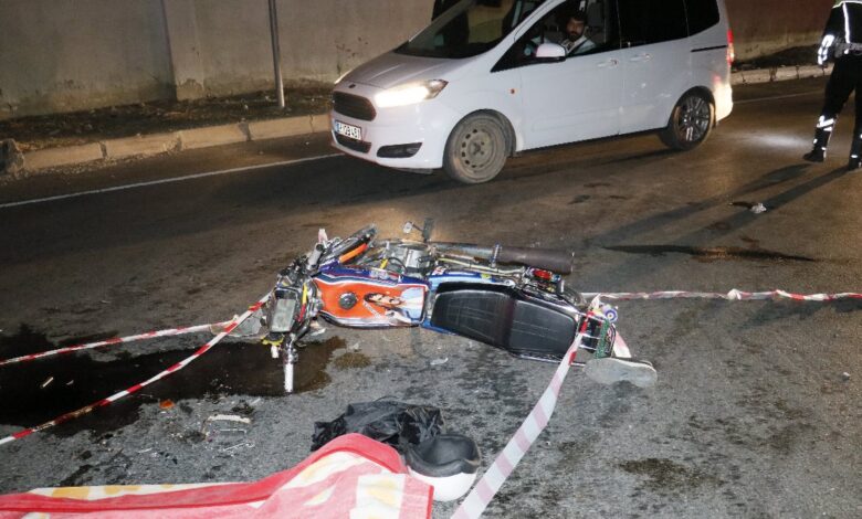 Adana'da motosiklet ile kamyon kaza yaptı: 1 ölü, 1 yaralı