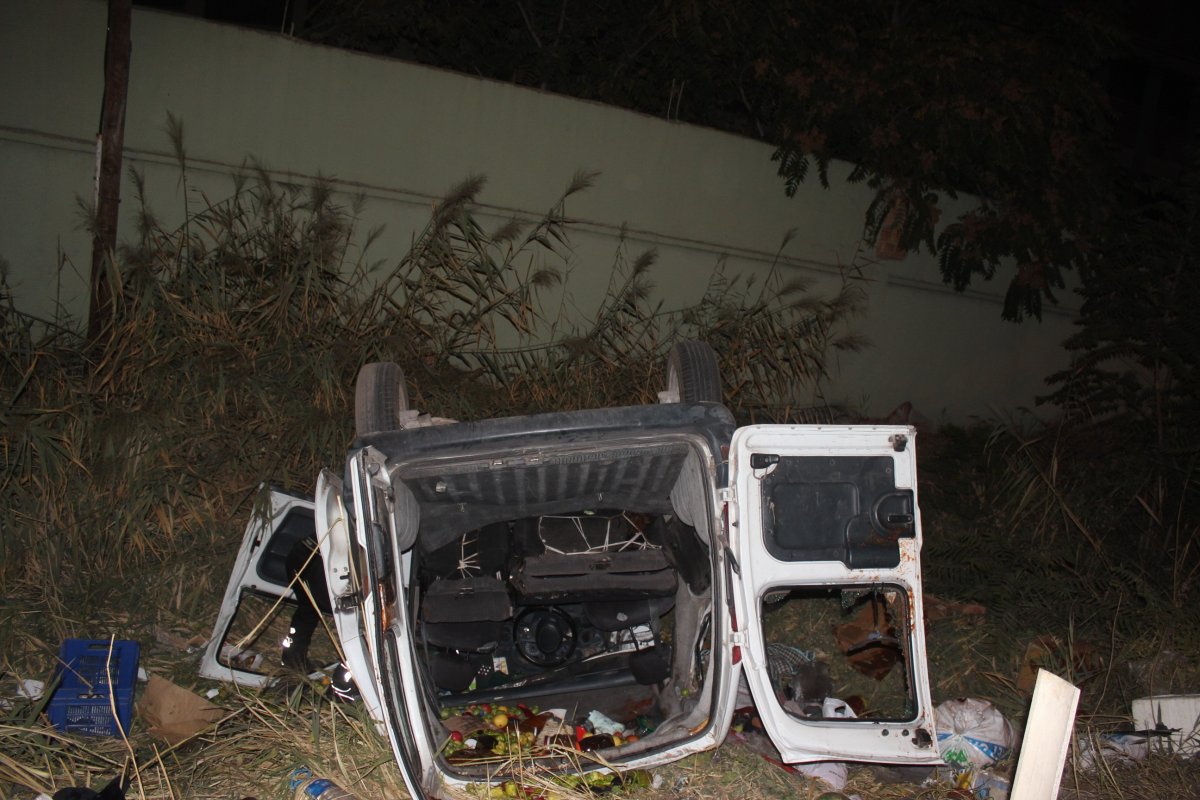 Manisa da kaza yapan araçta karı koca ağır yaralandı #1