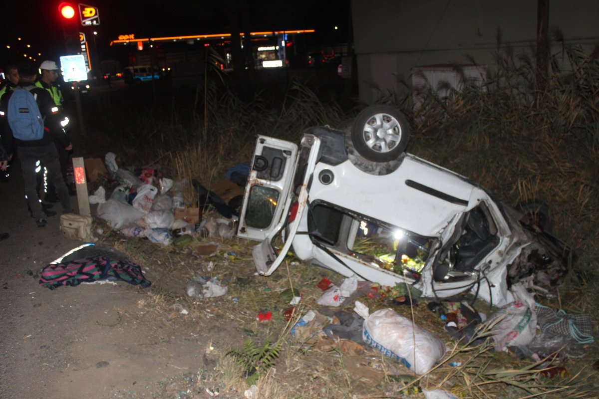 Manisa da kaza yapan araçta karı koca ağır yaralandı #2