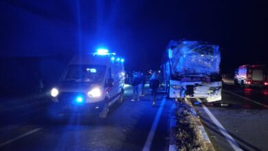 Sivas'ta yola çıkan at kazaya neden oldu: 13 kişi yaralandı