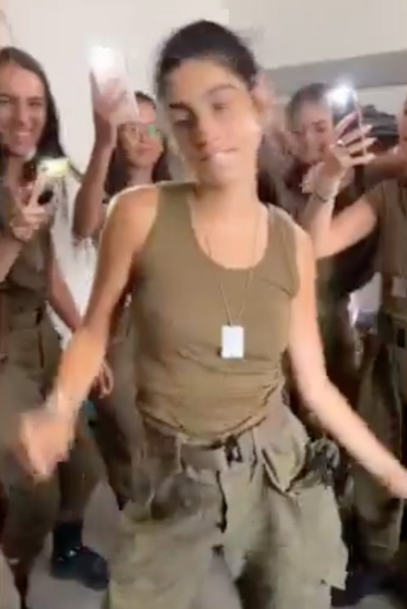 İsrailli kadın askerler koğuşta eğlendi #2
