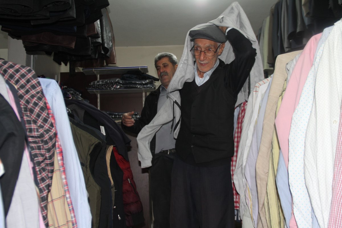Elazığ da bit pazarında ölen kişilerin kıyafetleri uygun fiyata satılıyor #1