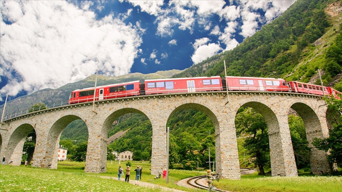 İsviçre de dünya rekoru: En uzun yolcu treni sefer yaptı #3