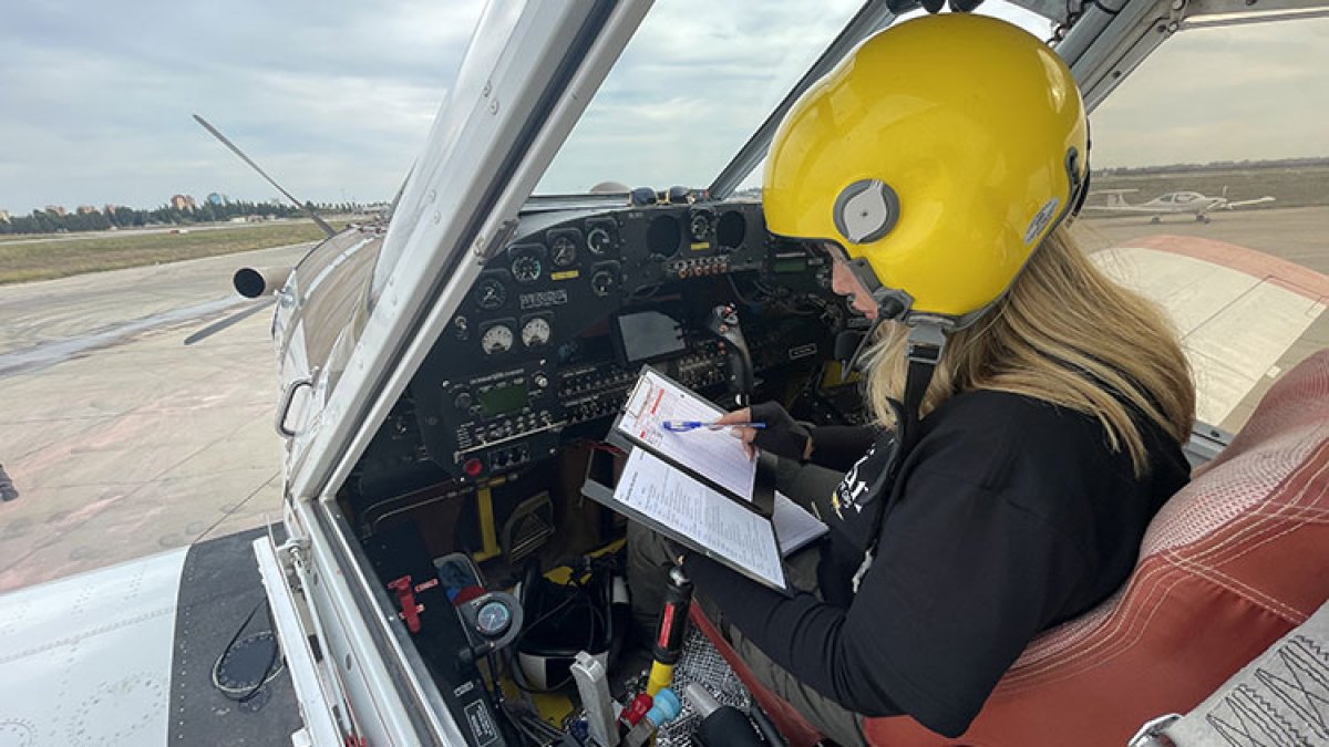 'Ateş avcısı' kadın pilot, orman yangınlarını başarıyla söndürüyor #4