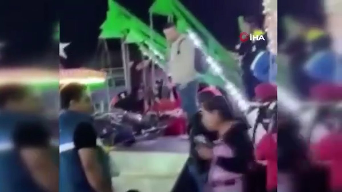Meksika da lunaparktaki uçan sandalye yere düştü #3