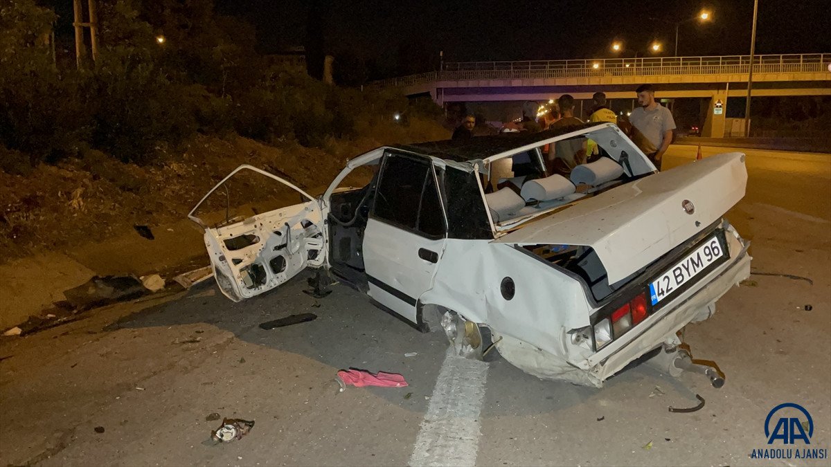 Adana da otomobil devrildi: 1 ölü, 1 yaralı #1