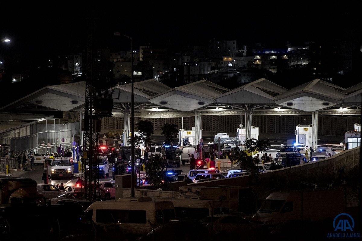 Doğu Kudüs te İsrail güçlerine yönelik silahlı saldırıda 3 kişi yaralandı #1