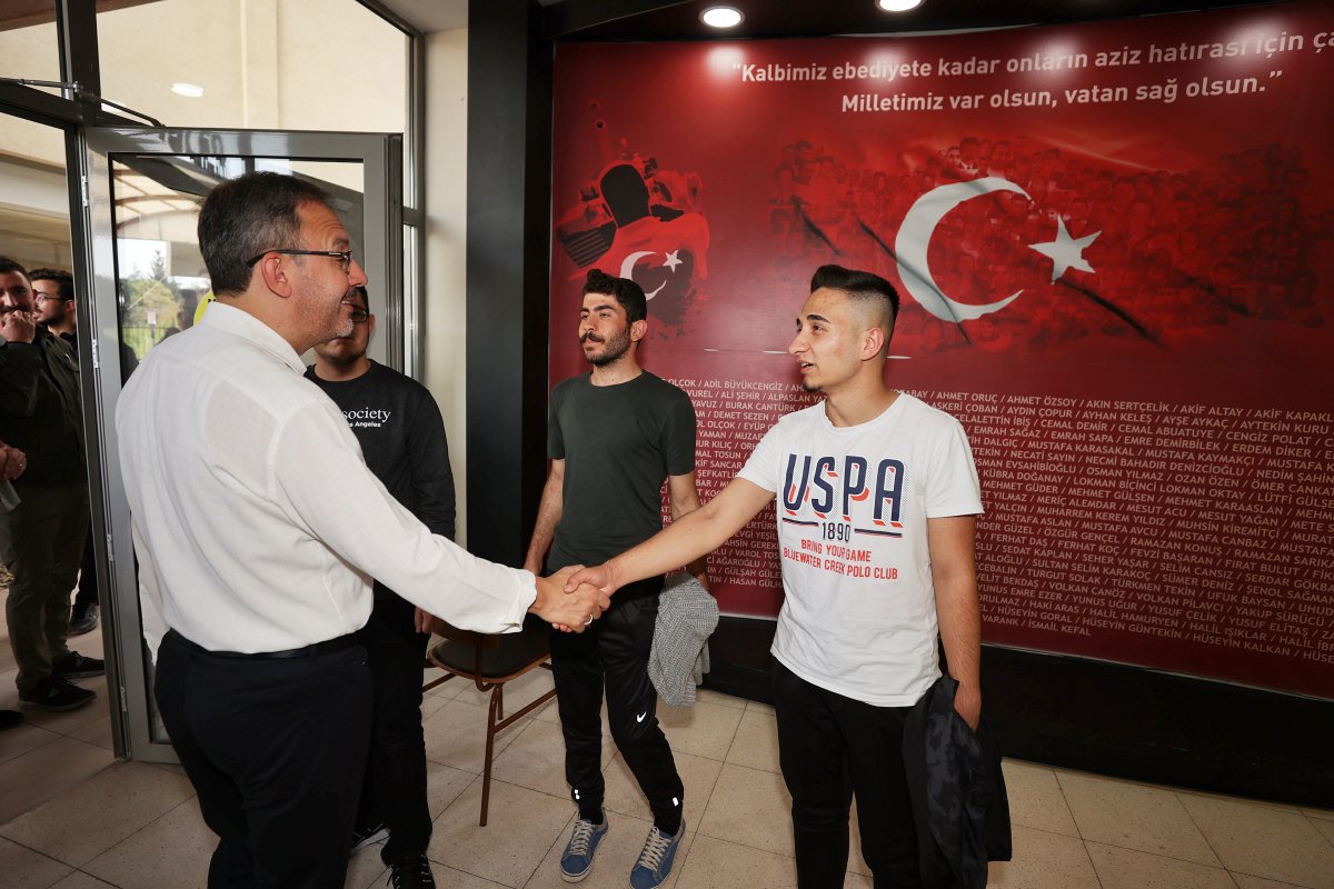 Mehmet Muharrem Kasapoğlu, Bursa’da iki GSB yurdunu ziyaret etti  #1