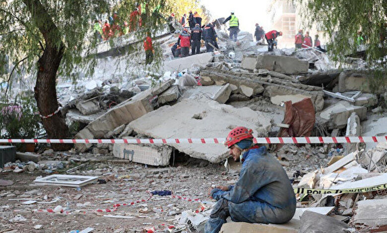 Son dakika İzmir ve Ege Denizinde peş peşe şiddetli depremler oluyor! Veriler paylaşıldı: İşte depremlerin detayları