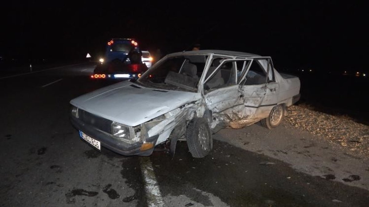 Kırıkkale de ehliyetsiz ve alkollü sürücü trafikte dehşeti yaşattı: 3 yaralı #1