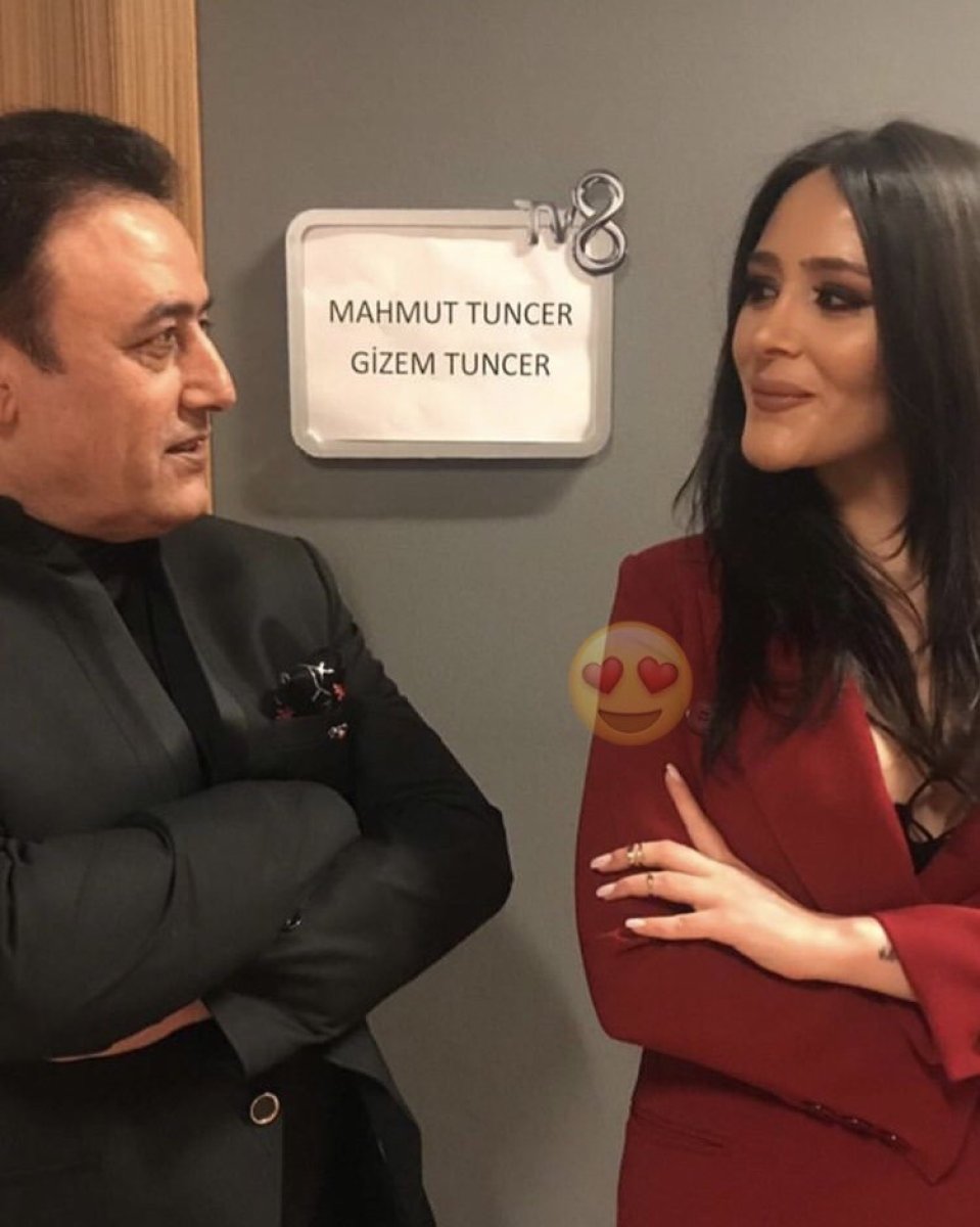 Mahmut Tuncer in kızı Gizem Tuncer den dekolteli poz #4