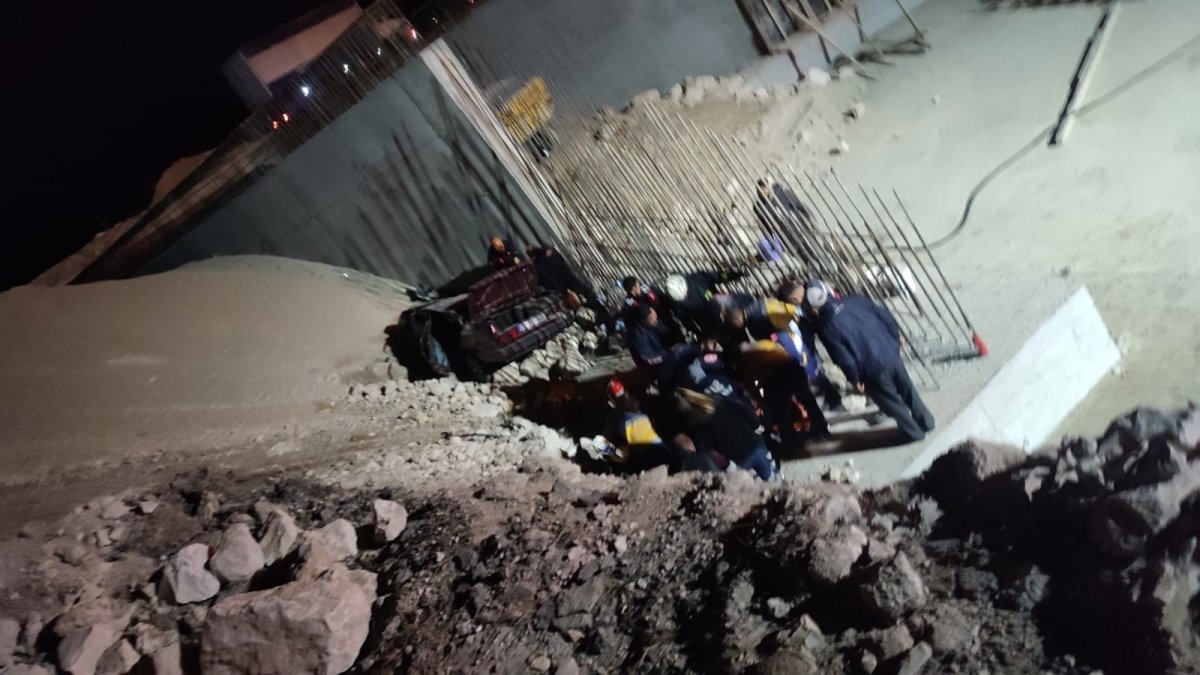 Afyonkarahisar da otomobil köprü inşaatına düştü: 4 ölü #2