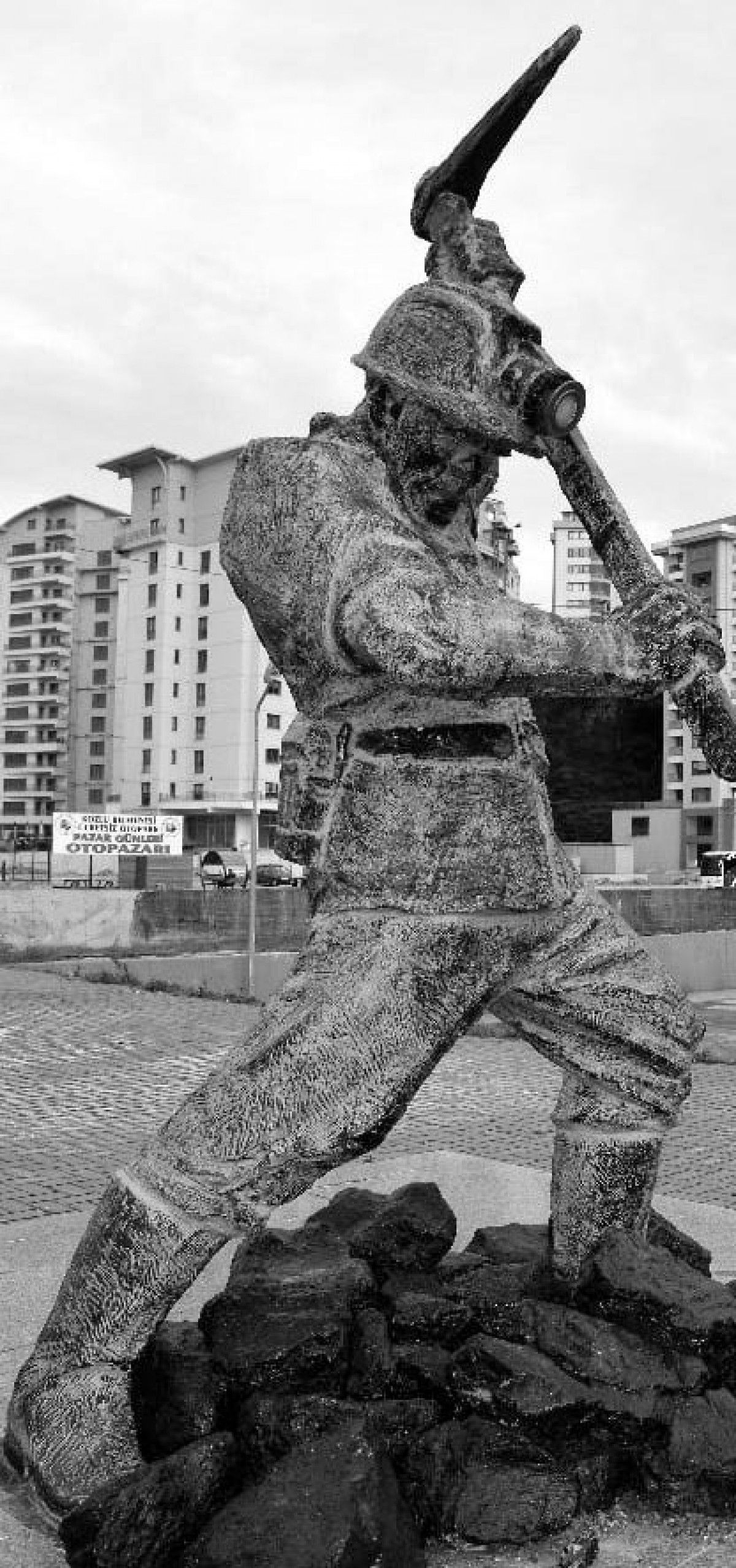 Zonguldak ta madenci heykeli restorasyonu tartışması #6