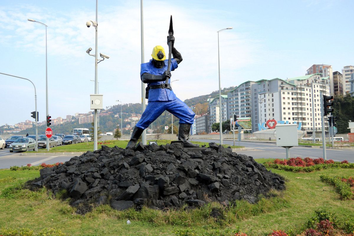 Zonguldak ta madenci heykeli restorasyonu tartışması #2