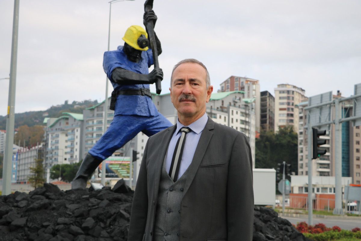 Zonguldak ta madenci heykeli restorasyonu tartışması #3