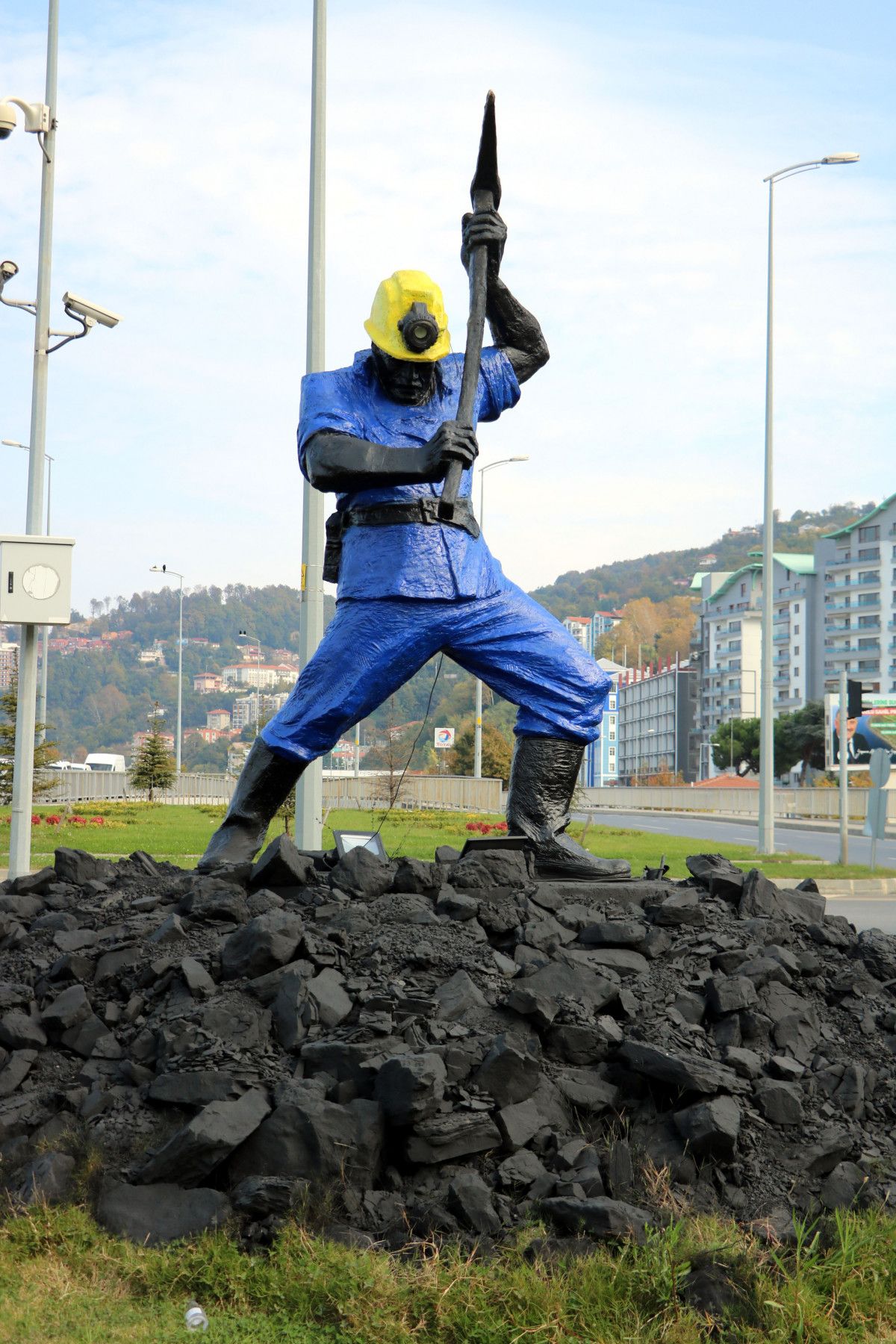 Zonguldak ta madenci heykeli restorasyonu tartışması #4