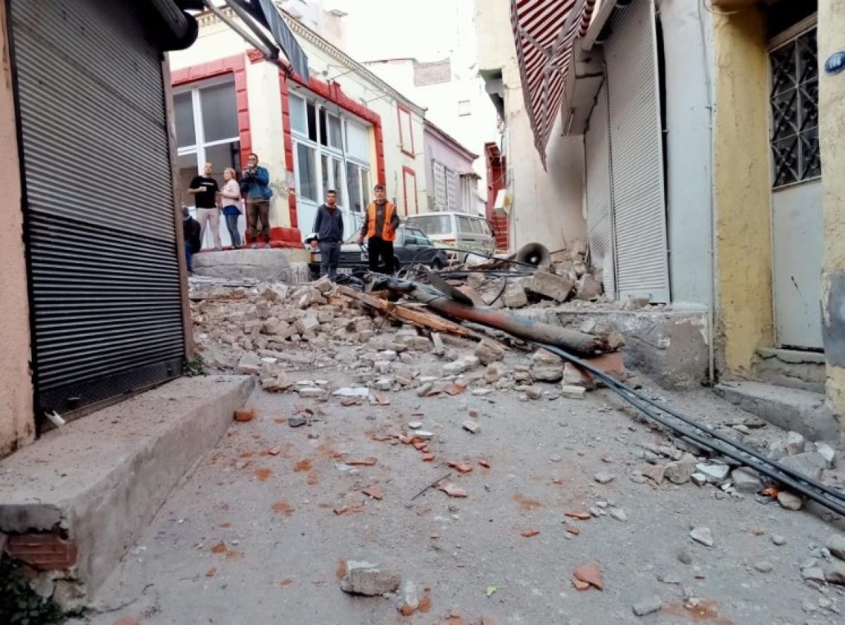 İzmir de deprem anı kameraya yansıdı #4