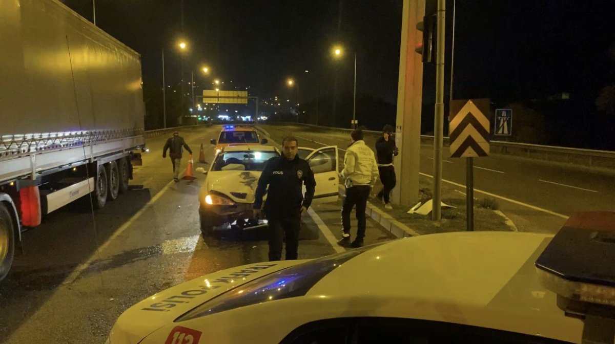 Adana’da ehliyetsiz sürücü kaza yaptı: 3 ü çocuk 5 yaralı #2