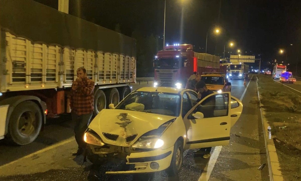 Adana’da ehliyetsiz sürücü kaza yaptı: 3 ü çocuk 5 yaralı #1