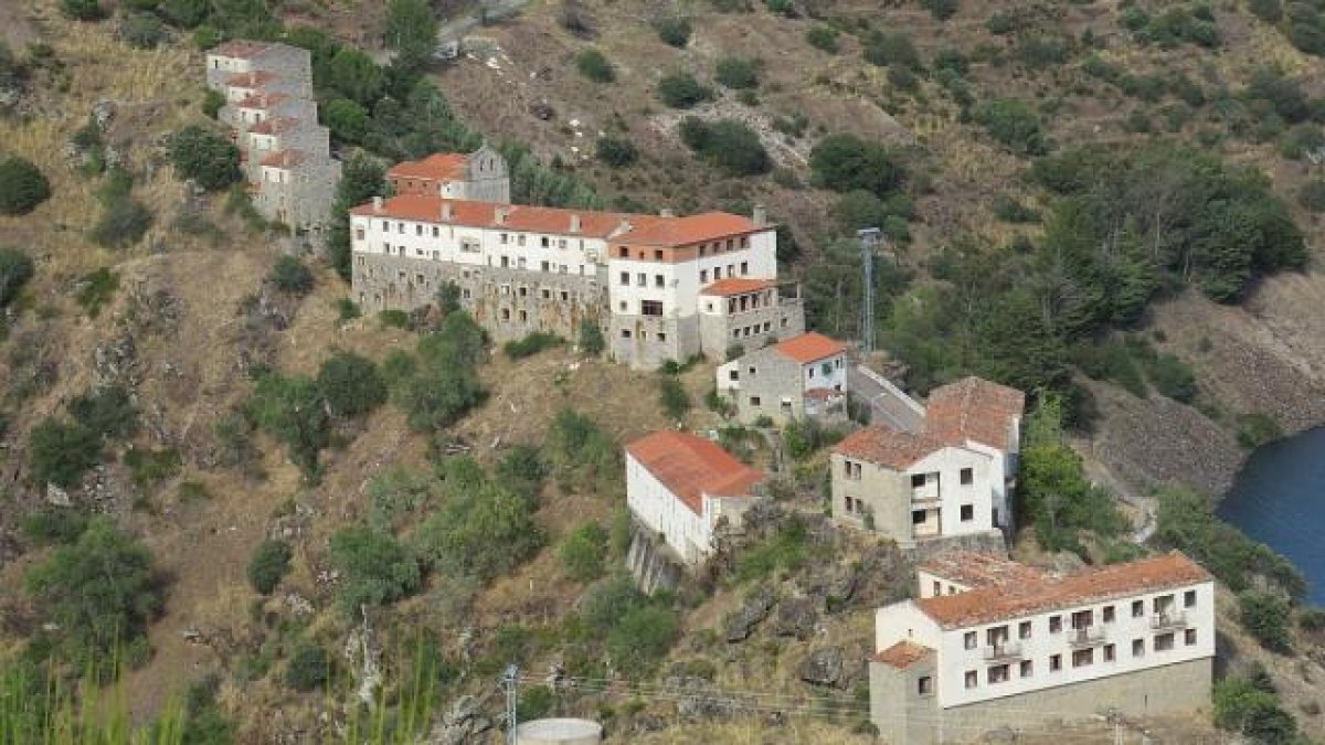 İspanya da 260 bin euroya bir köy satışa çıkarıldı #1