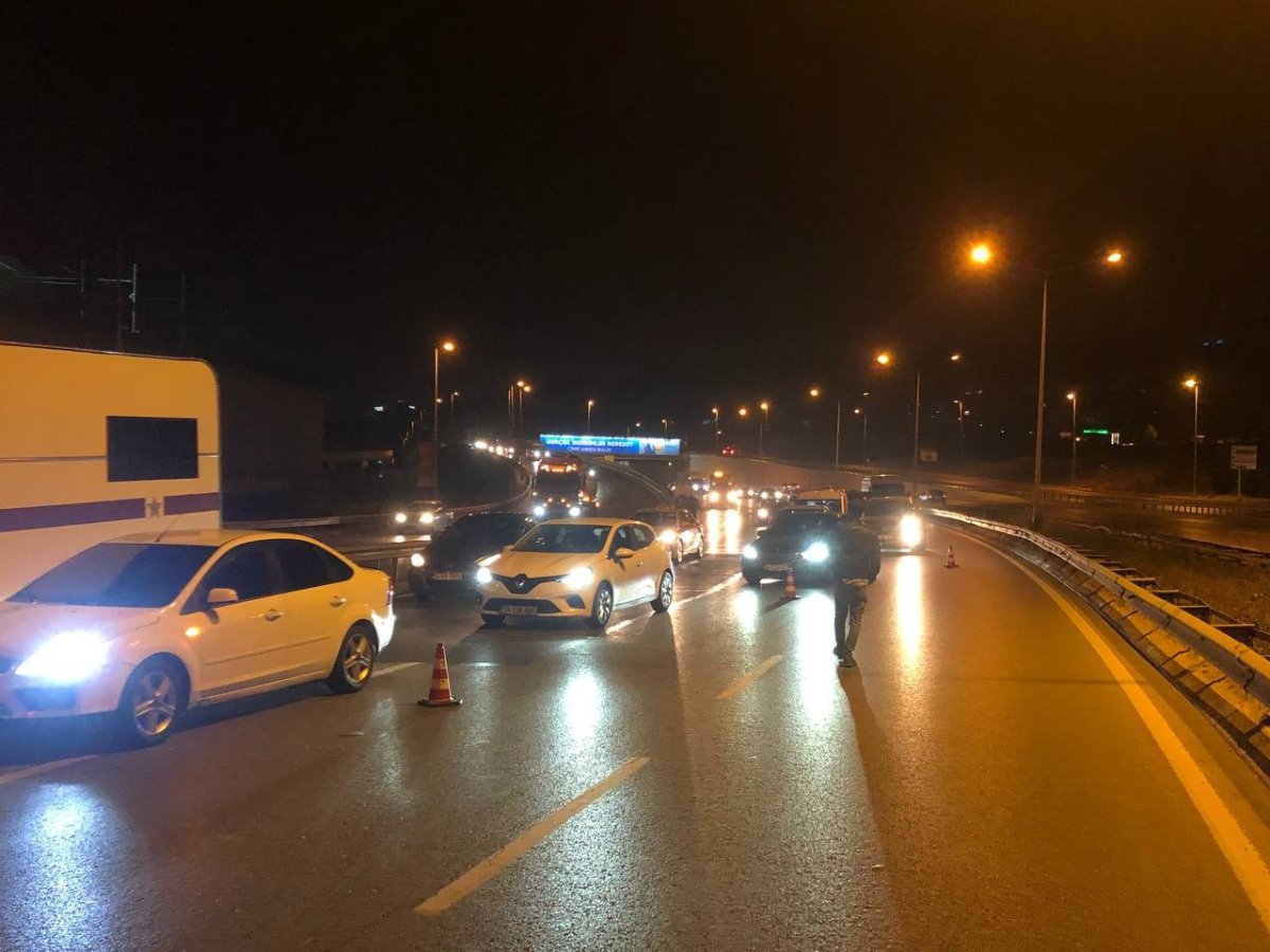 Çekmeköy de alkollü sürücü ticari araca çarpıp kaçtı: 1 yaralı #2