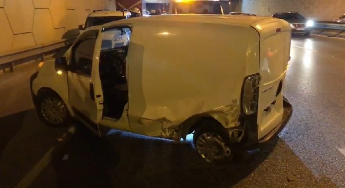 Çekmeköy de alkollü sürücü ticari araca çarpıp kaçtı: 1 yaralı #3