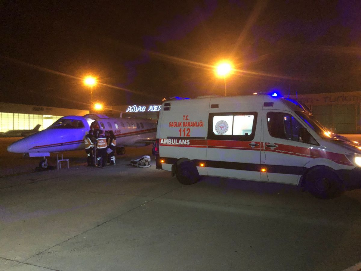 Umre’de rahatsızlanan 2 Türk vatandaşı ambulans uçakla Türkiye ye getirildi #3
