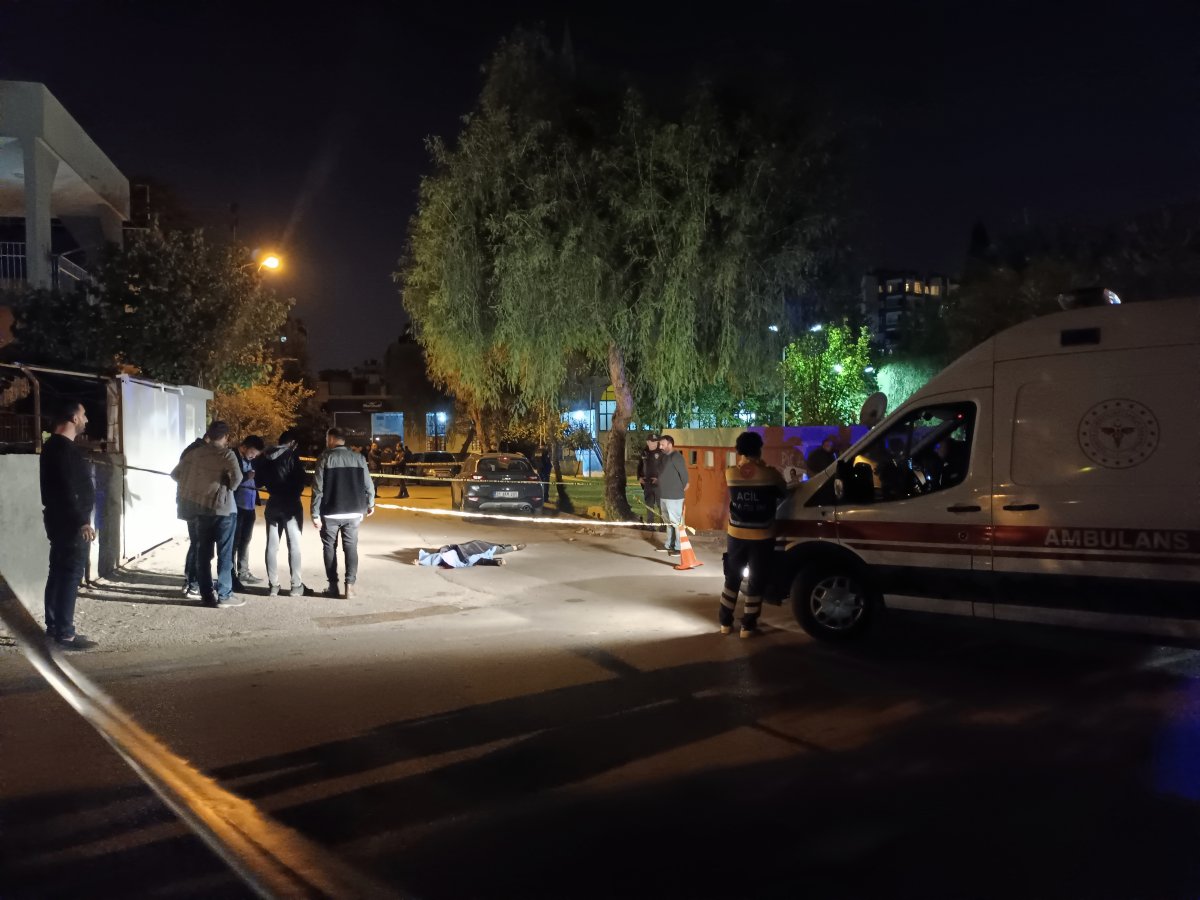 Adana da sokakta yürüyen kişiyi başından vurup öldürdüler #3