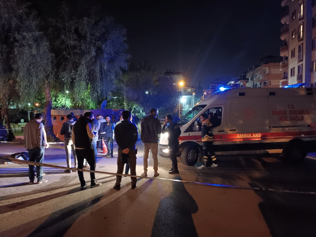 Adana da sokakta yürüyen kişiyi başından vurup öldürdüler #2