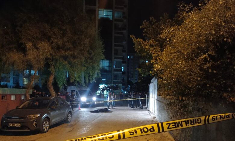 Adana'da sokakta yürüyen kişiyi başından vurup öldürdüler
