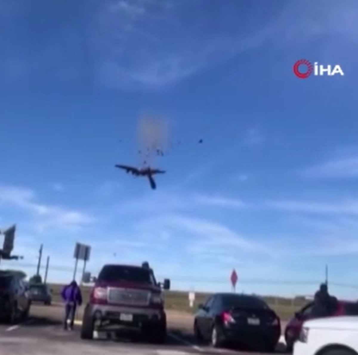 ABD de hava gösterisinde 2 uçak çarpıştı #2