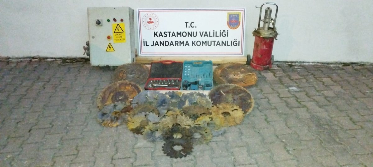 Kereste fabrikasından 1 milyon liralık malzeme çalan 3 şüpheli yakalandı #1
