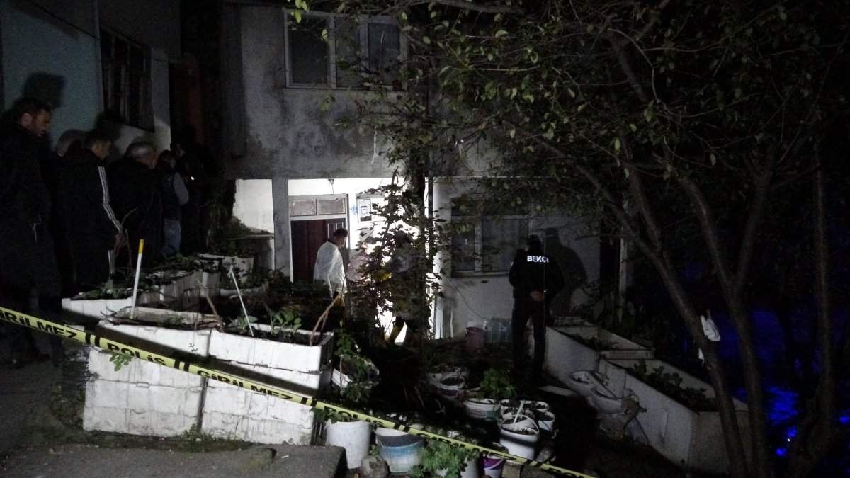 Zonguldak’ta üç katlı evde çıkan yangında 1 kişi hayatını kaybetti #2