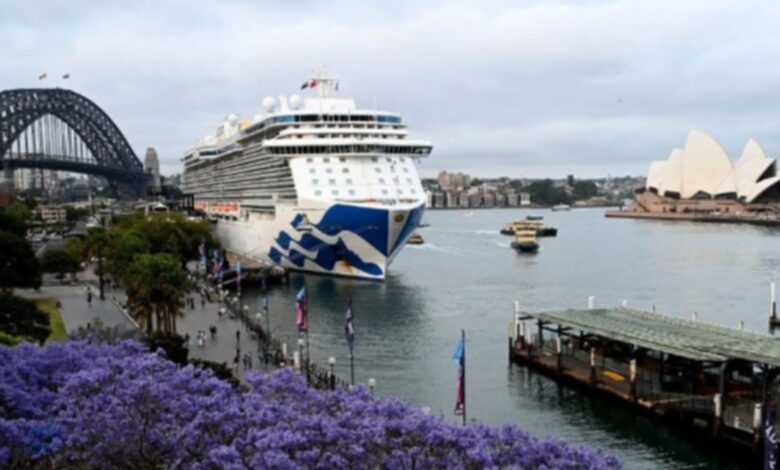 800 yolcusu koronavirüs olan gemi, Avustralya'ya demirledi
