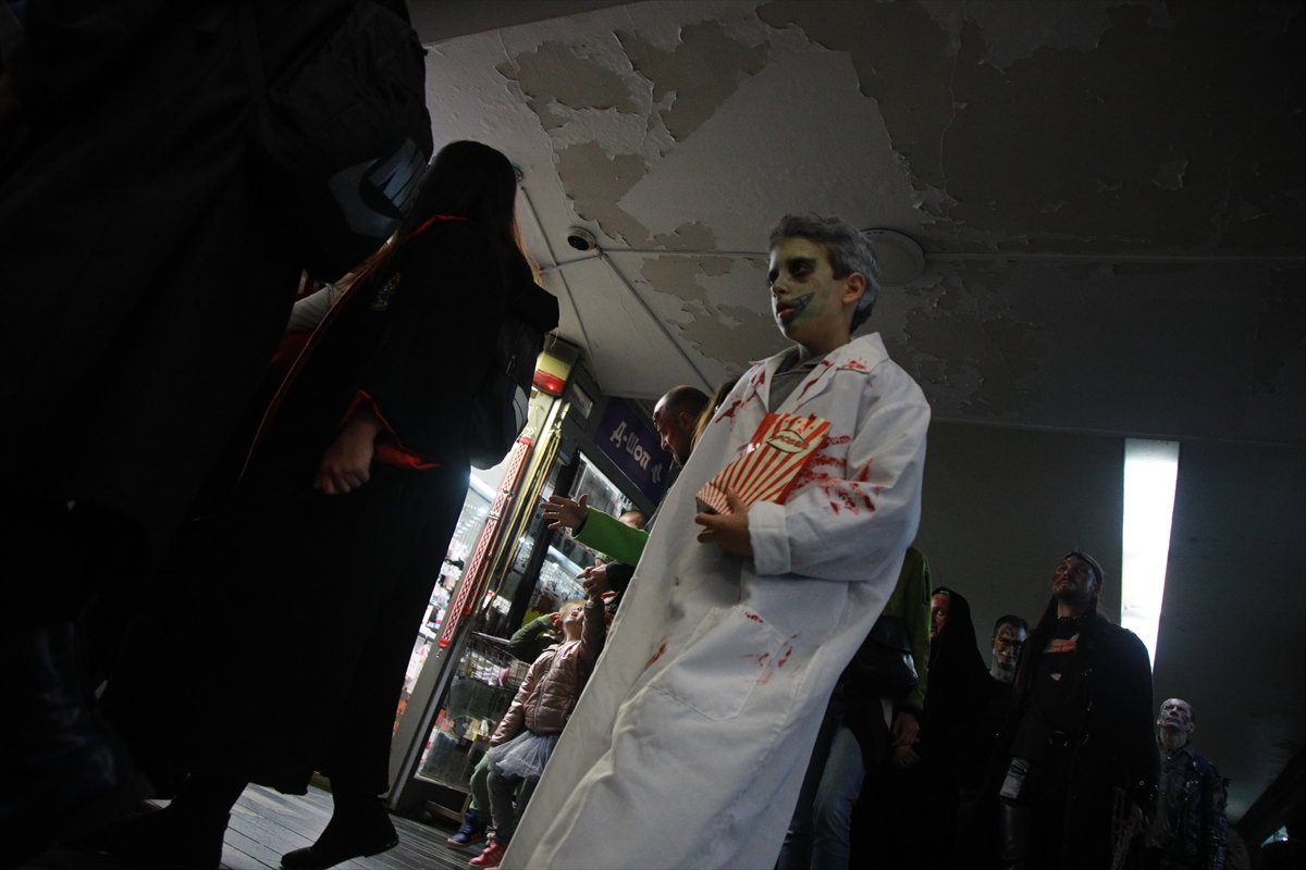 Sırbistan da 'zombi yürüyüşü' yapıldı #5