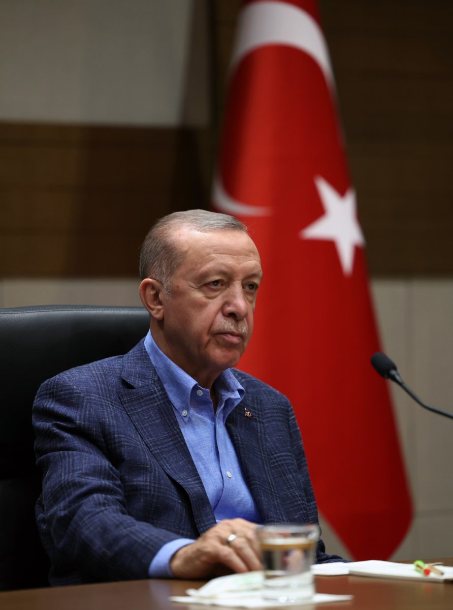 Cumhurbaşkanı Erdoğan: Taksim deki patlamada terör kokusu var #1