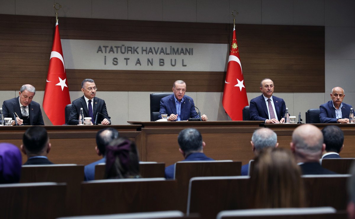 Cumhurbaşkanı Erdoğan: Taksim deki patlamada terör kokusu var #2