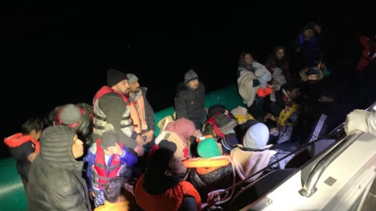 Çanakkale’de ölüme terk edilen 41 kaçak göçmen kurtarıldı