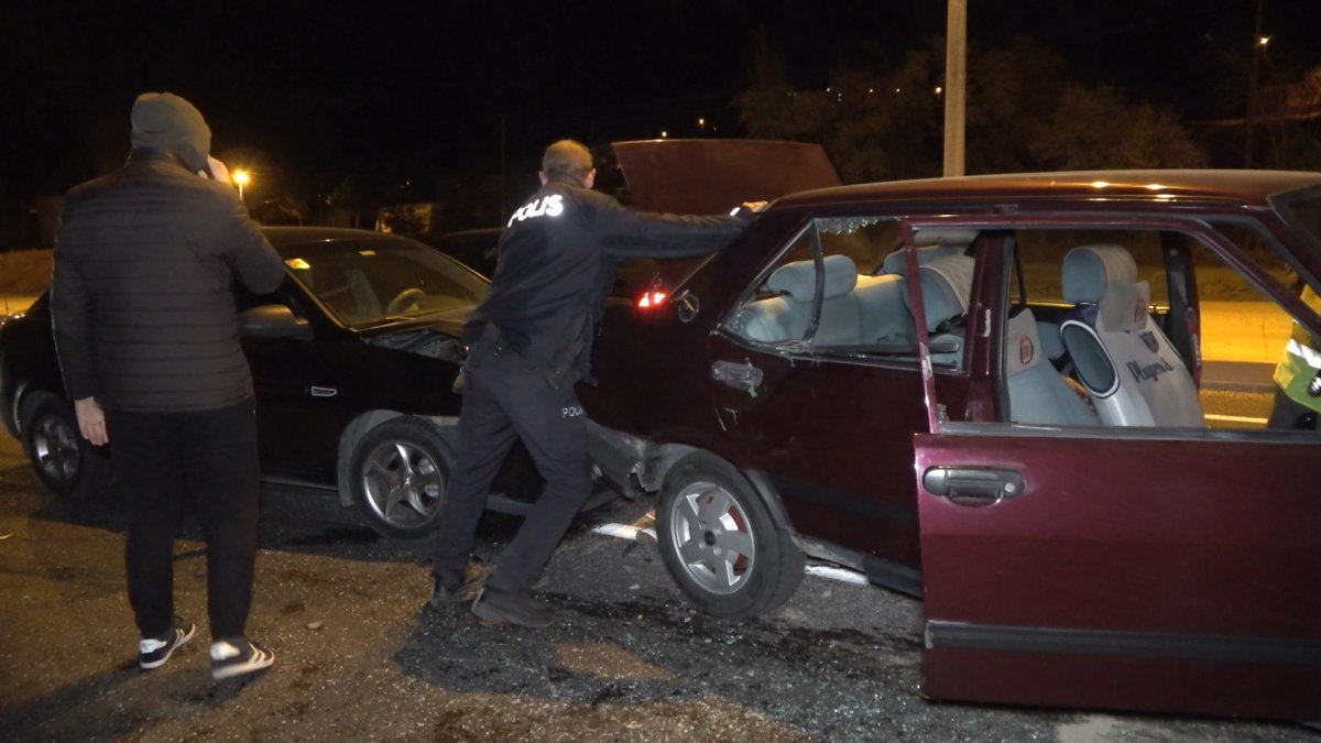 Kırıkkale de iki otomobil çarpıştı: 4 yaralı #1