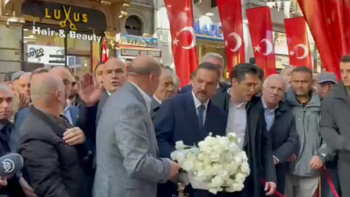 İstiklal Caddesi’nde İyi Parti heyetine tepki