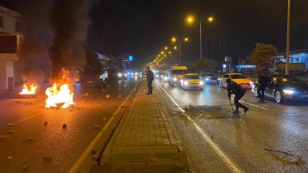 Diyarbakır da elektrik sayaçlarının direklere çıkartılmasına tepki için lastik yaktılar #1